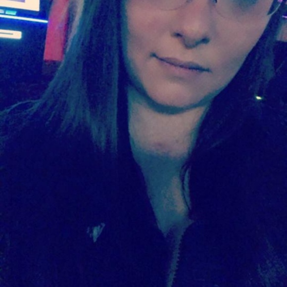 Meet your Posher, Rachel - Picture 2 of 4